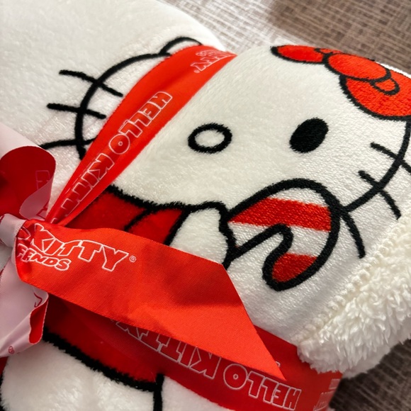 2024 Xmas Hello Kitty Sherpa Blanket double Queen Size 90in x 90in NWT - Picture 2 of 5